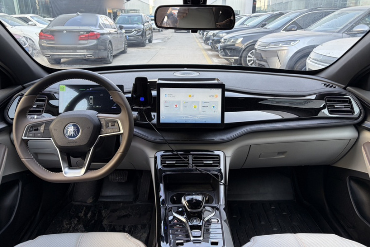 比亚迪 秦PLUS 2024款 荣耀版 DM-i 55KM领先型中控内饰7004