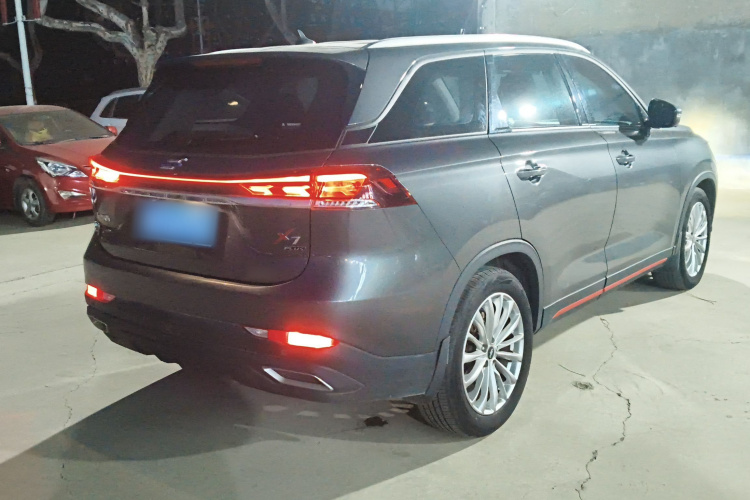 长安欧尚X7 PLUS 2022款 1.5T 蓝鲸版自动尊贵型车身外观7