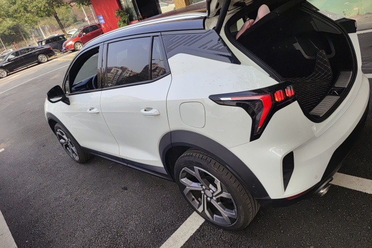 领克06 2023款 Remix 1.5T 劲Halo车身外观4