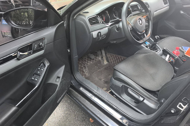 大众 速腾 2018款 1.6L 手动舒适型中控内饰20