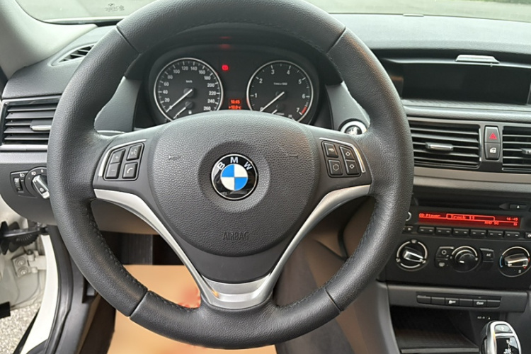 宝马X1 2014款 sDrive18i 时尚型局部细节13