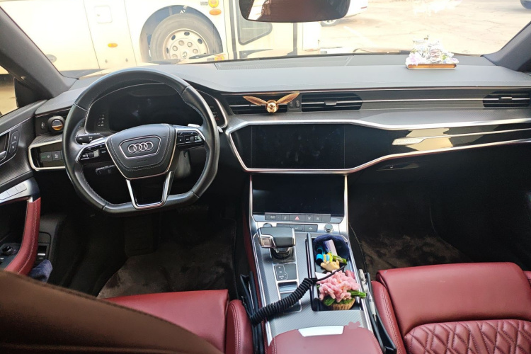 奥迪A7L 2024款 45 TFSI quattro 黑武士版中控内饰12