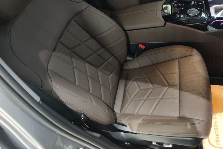 宝马5系 2024款 530Li 领先型 M运动套装局部细节41