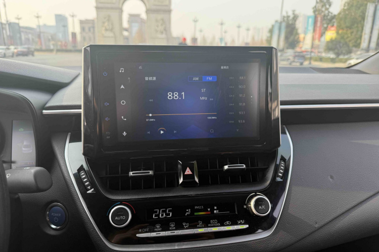 丰田 雷凌 2022款 双擎 1.8H E-CVT豪华版中控内饰7008