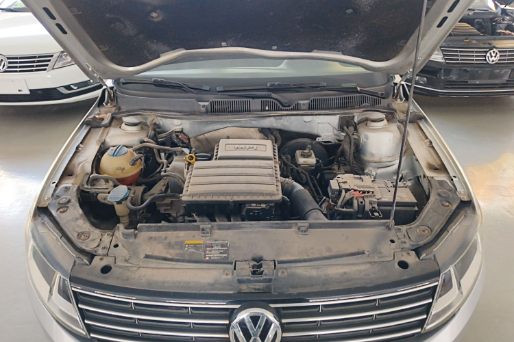 大众 朗逸 2015款 1.6L 自动舒适版机舱底盘24