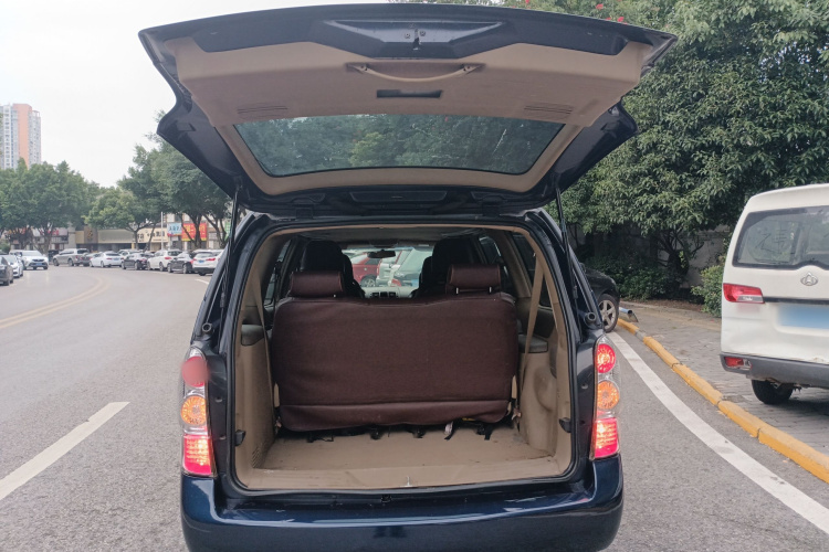 别克GL8 2014款 2.4L 经典版机舱底盘23