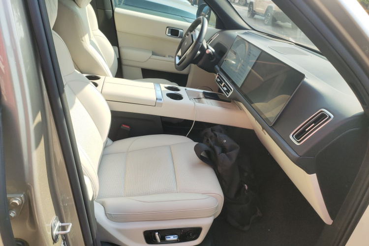 理想汽车 理想L9 2024款 Ultra局部细节41