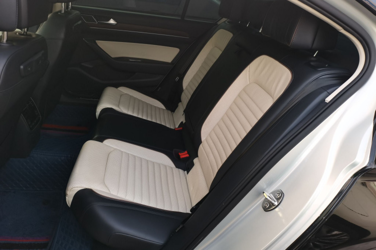 大众 迈腾 2017款 380TSI DSG 旗舰型中控内饰7004