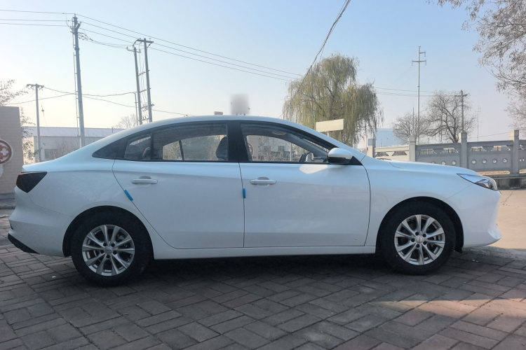 荣威i5 2023款 1.5L 手动舒享版车身外观6002