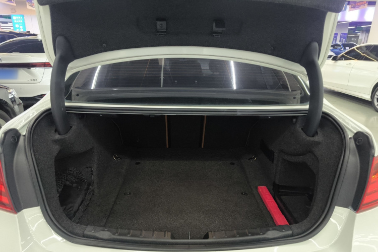 宝马3系 2015款 320Li 豪华设计套装机舱底盘23