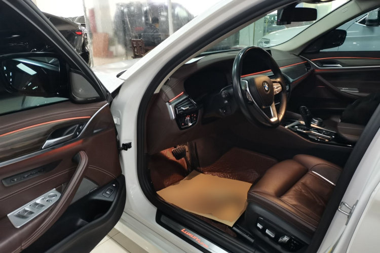 宝马5系新能源 2020款 里程升级版 530Le 先锋版中控内饰20