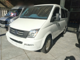 上汽大通MAXUS 新途V80 2023款 2.0T AMT经典傲运通短轴超低顶5/6座