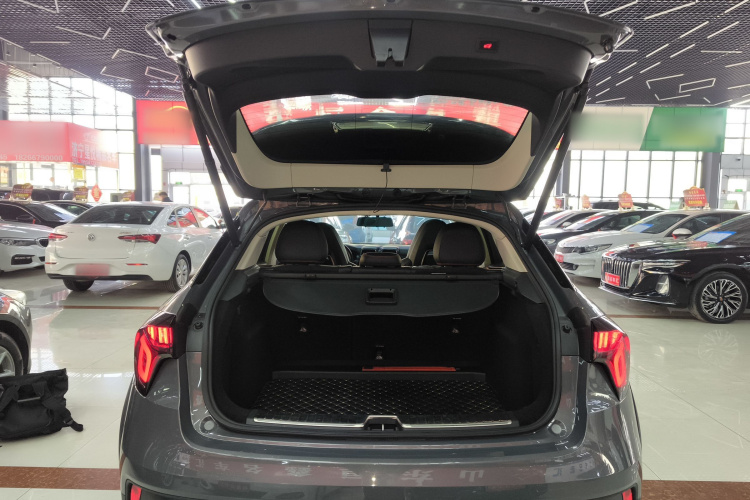 领克02 2019款 1.5T DCT两驱劲版 国VI机舱底盘23