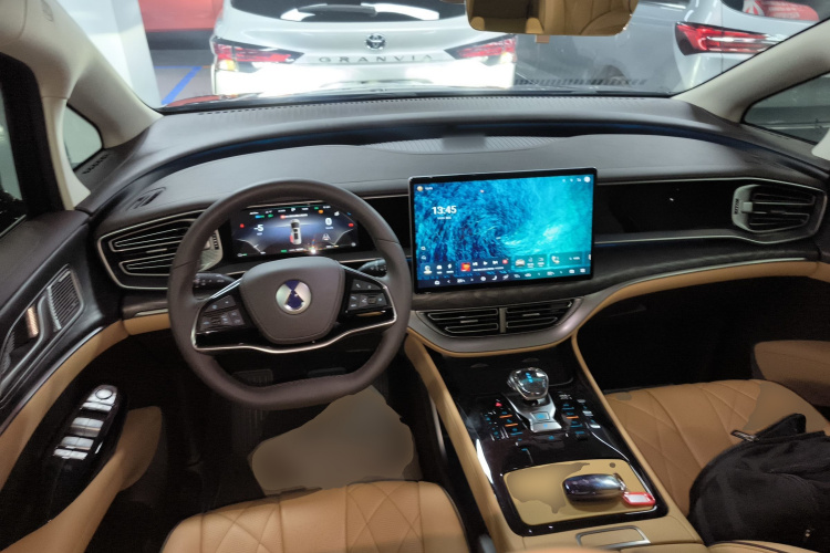 腾势D9 2024款 DM-i 980 四驱尊贵型中控内饰12