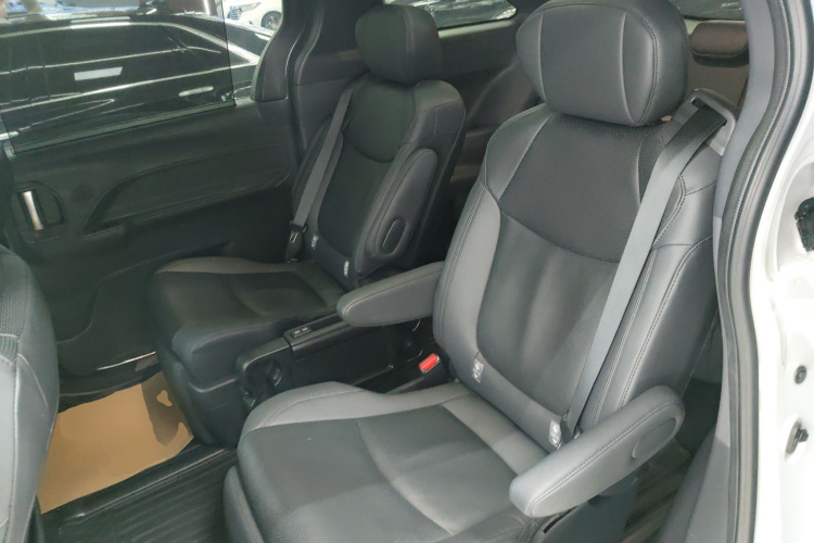 丰田 格瑞维亚 2023款 2.5L混动 旗舰VIP版中控内饰7004