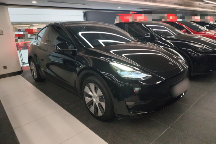 特斯拉 Model Y 2021款 标准续航后驱版车身外观3