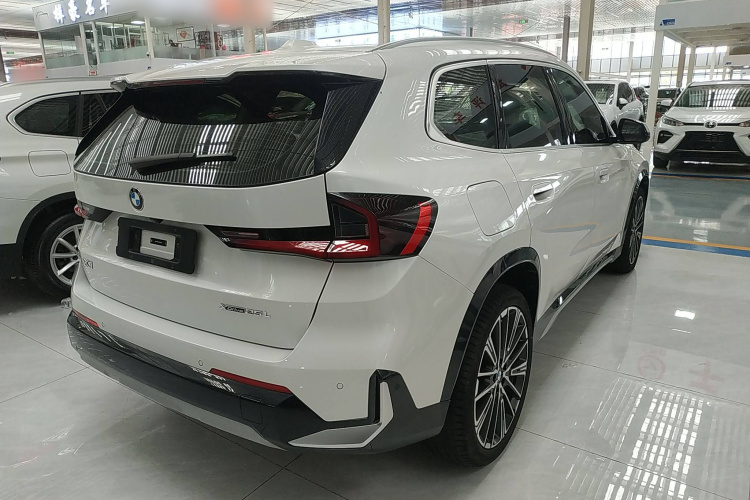 宝马X1 2023款 xDrive25Li X设计套装车身外观7
