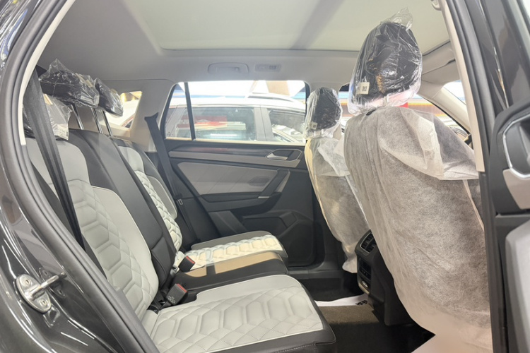 大众 探岳 2025款 众享款 300TSI中控内饰7010