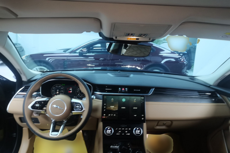 捷豹XFL 2022款 XFL 2.0T P250 两驱尊享豪华版中控内饰12