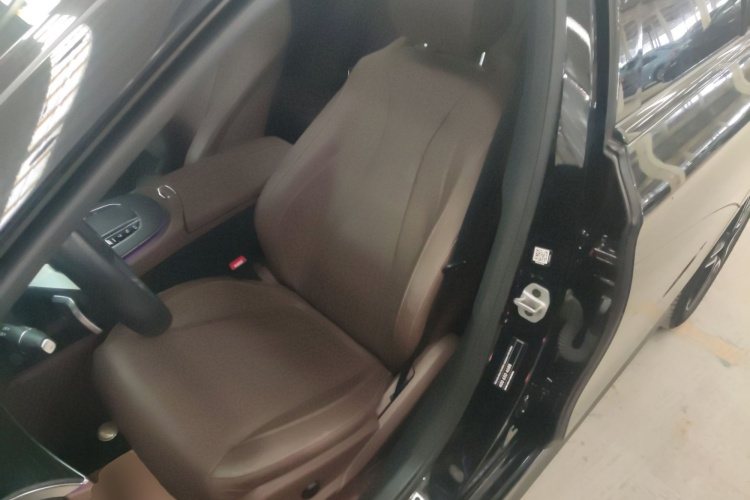 奔驰E级(进口) 2021款 改款 E 260 豪华型运动版中控内饰19