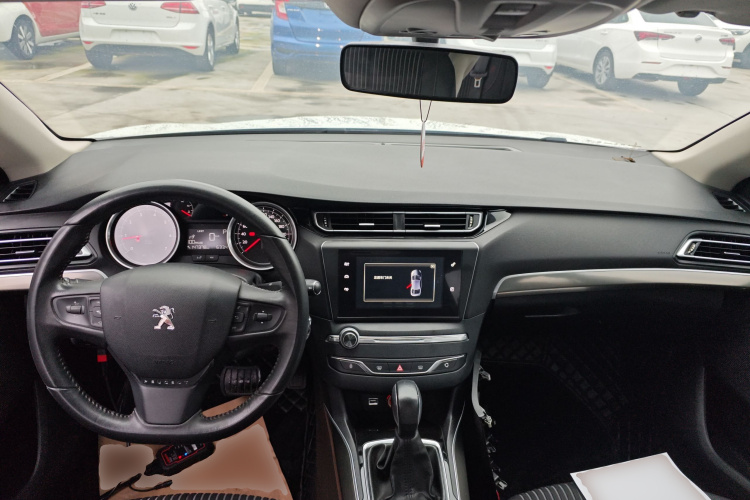 标致408 2014款 1.8L 自动豪华版中控内饰12