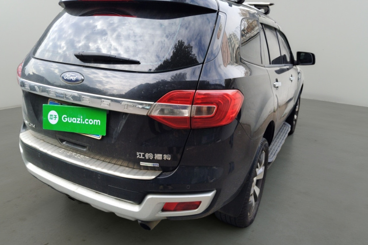 福特 撼路者 2017款 2.0T 汽油自动四驱旗舰版 7座车身外观7