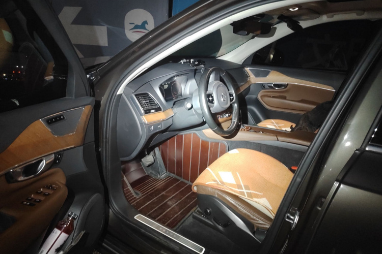 沃尔沃XC90 2019款 T6 智逸版 7座 国VI中控内饰20