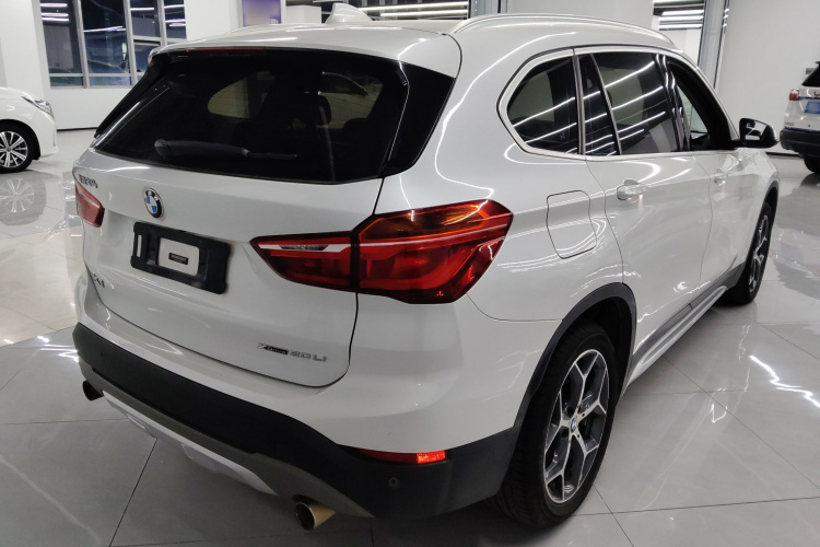 宝马X1 2018款 xDrive20Li 尊享型车身外观7