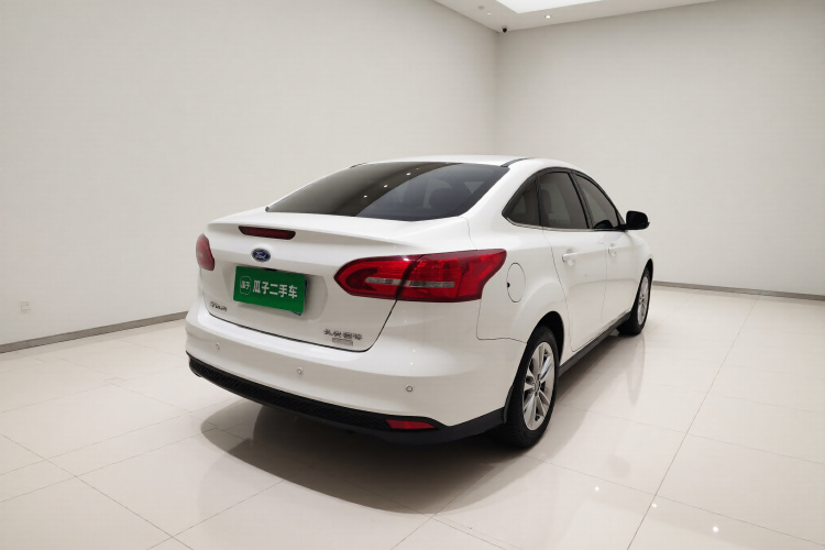 福特 福克斯 2015款 三厢 EcoBoost 125 自动超能风尚型车身外观7