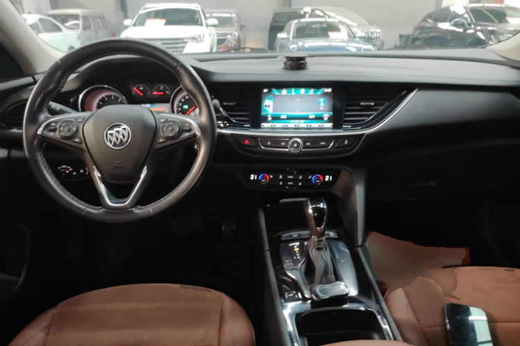 别克 君威 2017款 20T 精英型中控内饰12