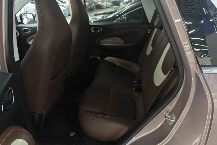 五菱汽车 五菱缤果 2023款 333km 灵犀互联款中控内饰7004