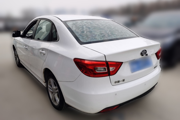 奔腾B30 2016款 1.6L 自动尊享型车身外观5