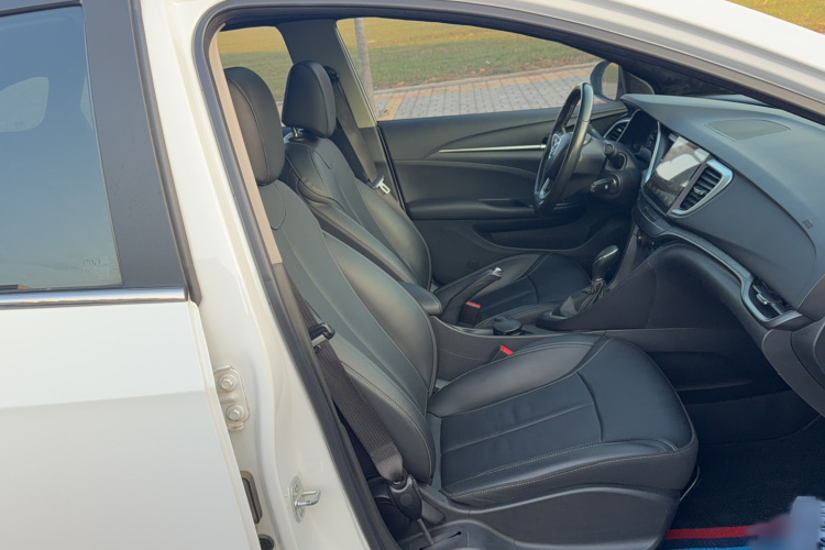 别克 阅朗 2018款 18T 自动精英型局部细节41