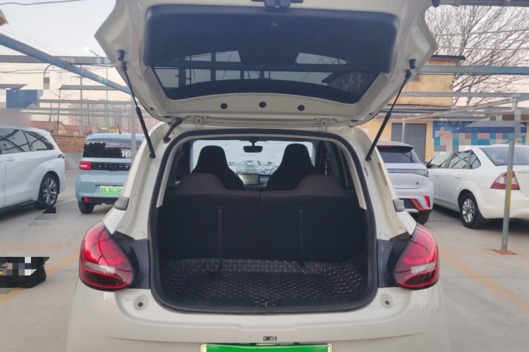 五菱汽车 五菱缤果 2023款 333km 快享款机舱底盘23