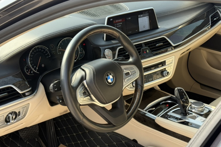 宝马7系 2016款 730Li 豪华型中控内饰7013