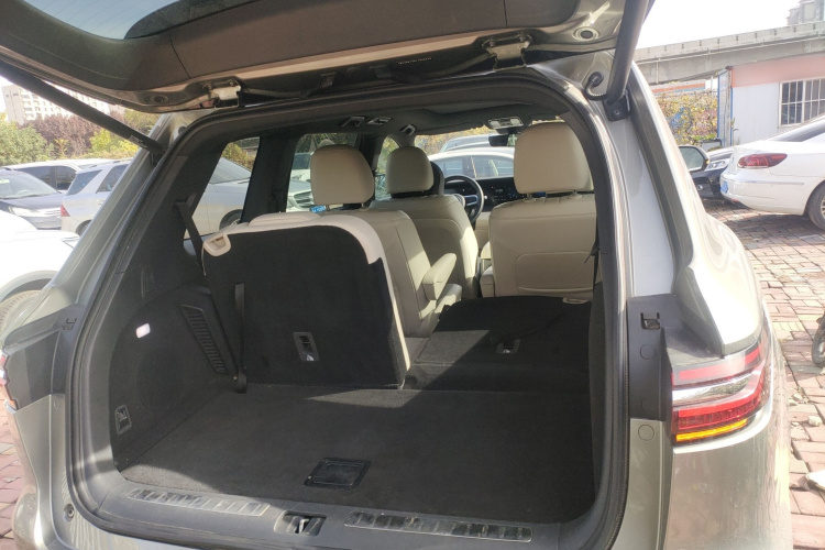 理想汽车 理想ONE 2020款 增程6座版机舱底盘23