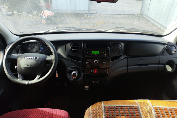 依维柯欧胜 2021款 2.0T 手动超瑞短轴高顶侧拉门F1A中控内饰12