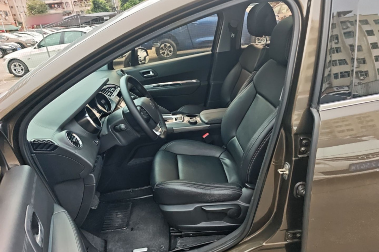 标致3008 2016款 1.6THP 自动经典版中控内饰19