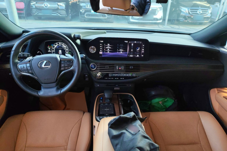 雷克萨斯LS 2021款 500h 卓越版中控内饰7002