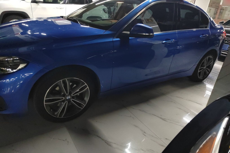 宝马1系 2020款 120i 时尚型车身外观4