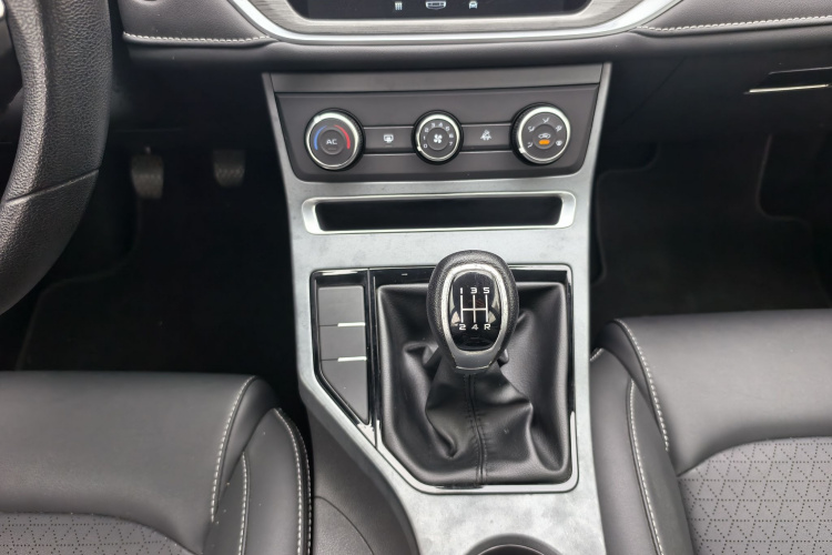 吉利汽车 帝豪 2021款 UP 1.5L 手动舒适型中控内饰7007