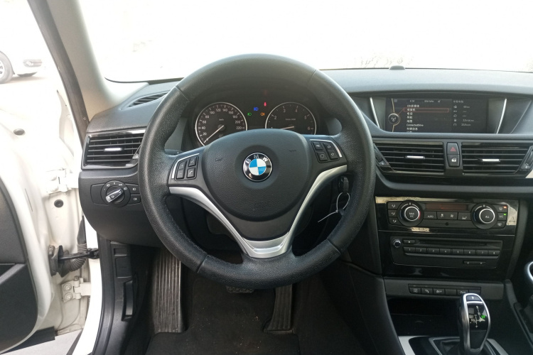 宝马X1 2014款 sDrive18i 领先型中控内饰13