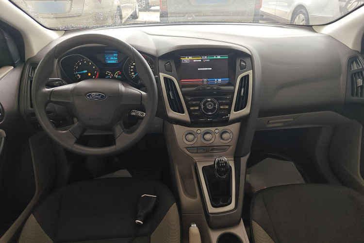 福特 福克斯 2012款 三厢 1.6L 手动舒适型中控内饰7002
