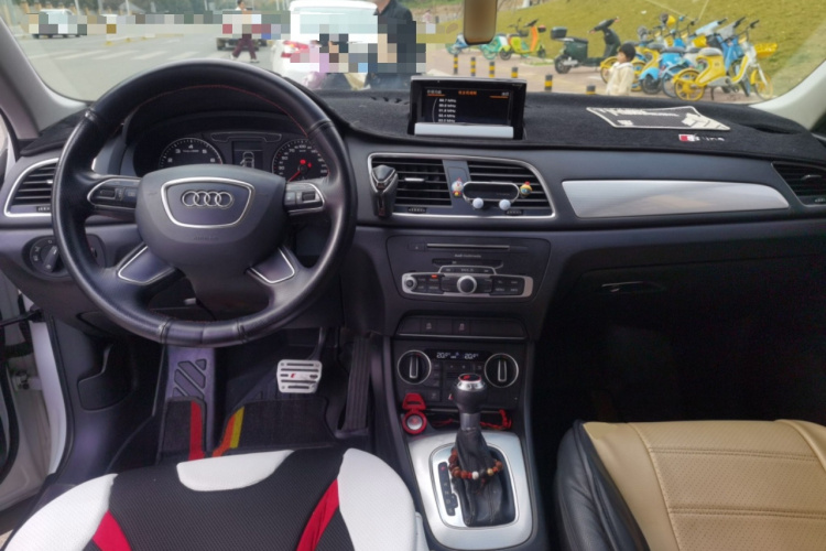 奥迪Q3 2016款 30 TFSI 标准型中控内饰12
