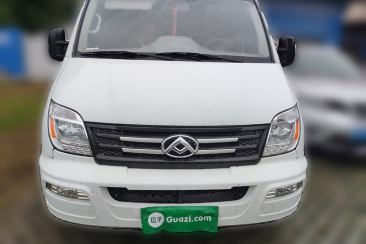 上汽大通MAXUS 新途V80 2023款 2.0T AMT经典傲运通短轴中顶5/6座车身外观6001