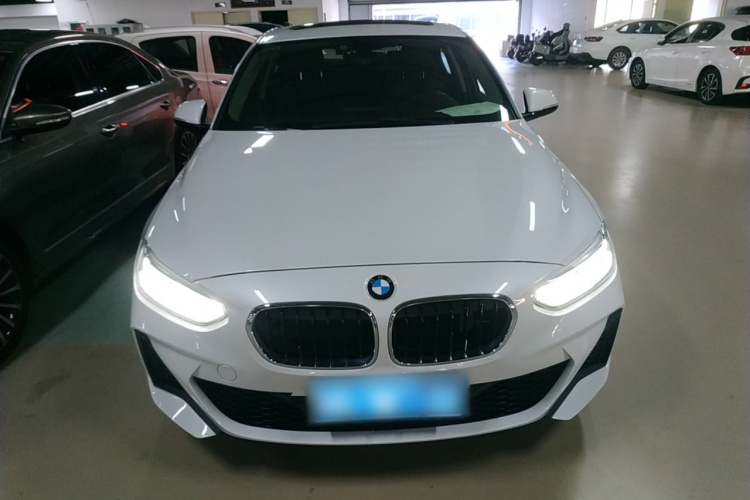 宝马1系 2019款 120i M运动套装车身外观2