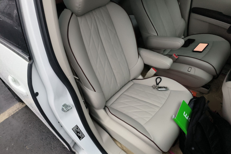 别克GL8 2021款 陆上公务舱 652T 舒适型局部细节41