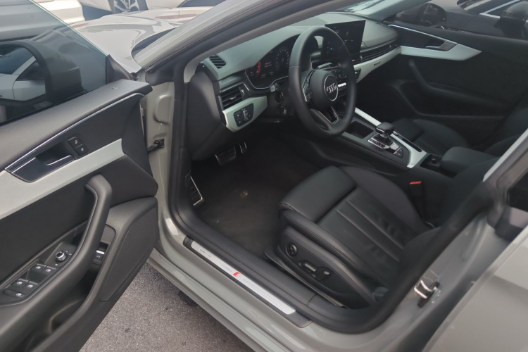 奥迪A5 2021款 Sportback 40 TFSI quattro 豪华致雅型中控内饰7003