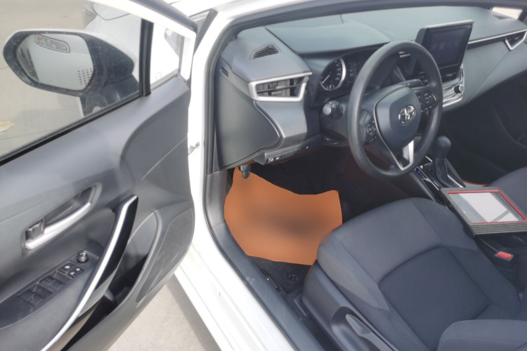 丰田 雷凌 2022款 双擎 1.8H E-CVT领先版中控内饰7003