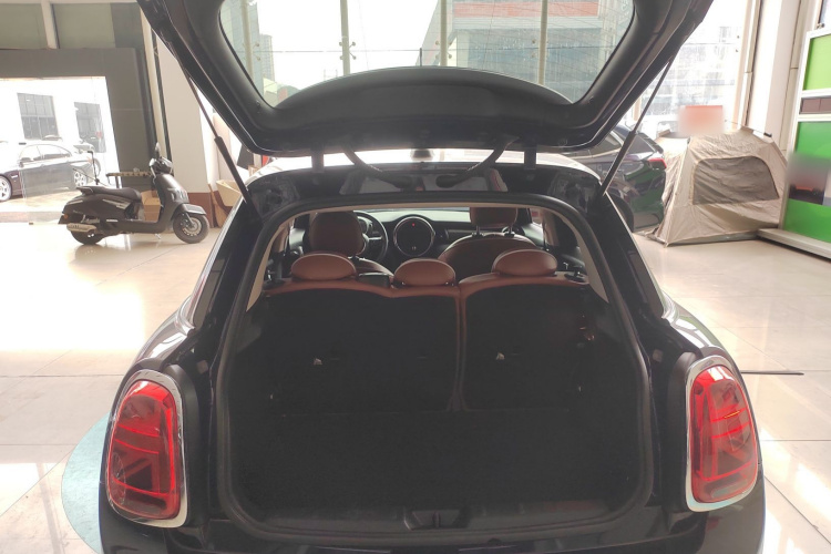 MINI 2018款 1.5T COOPER 艺术家 五门版局部细节23